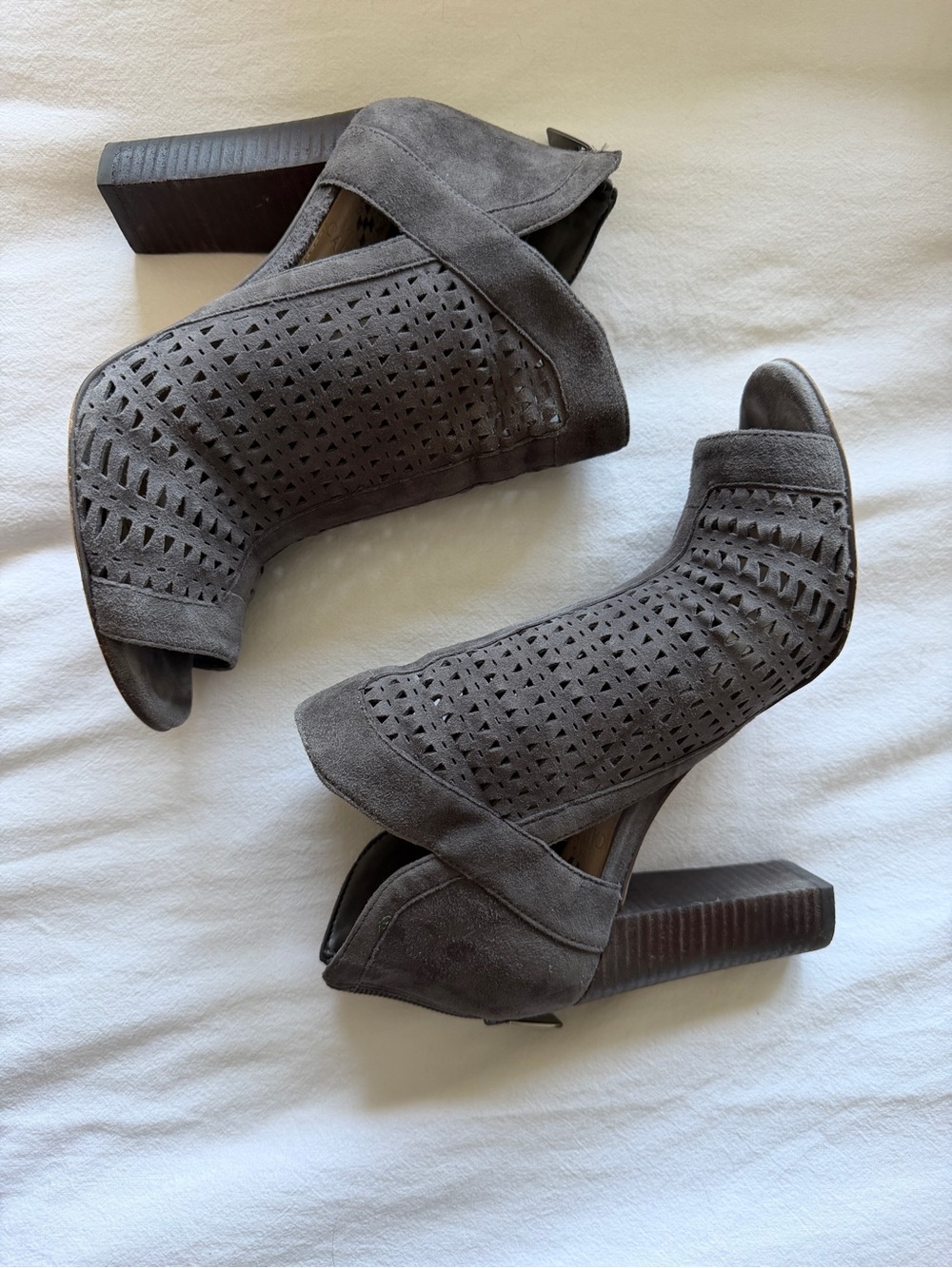 VINCE CAMUTO Vince Camuto "Cranita"